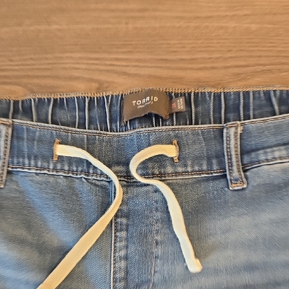 Torrid 18 Light Blue Denim Pull On Jeans 95